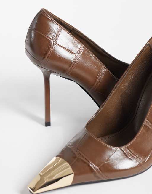 Public Desire bred passform Rotate pumps i brun krokodilmönstring med silverdetalj, 4 av 4