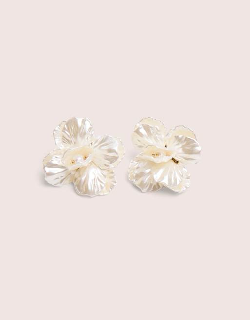 Public Desire Bridal Flower stud earring pearl in ivory, 2 of 3