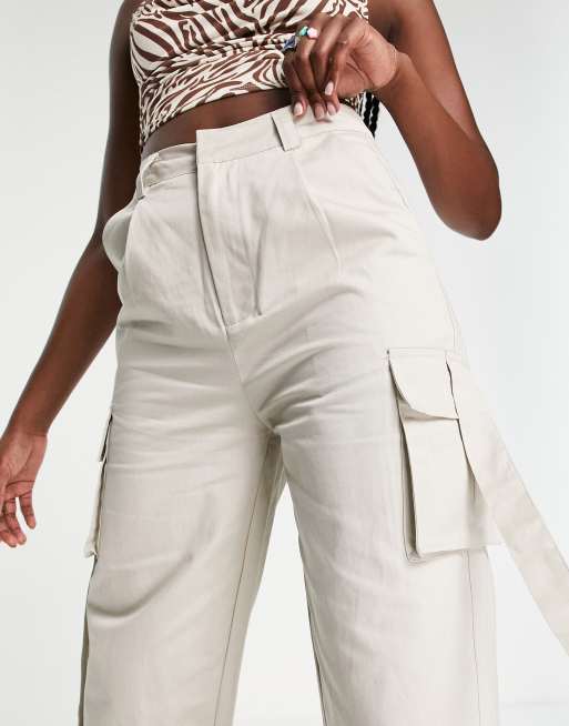 Public Desire – Cargohose mit Bundfalten und Quasten in Creme, 3 von 4