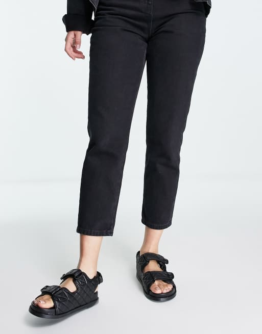 Public Desire – Carmen – Flache, gesteppte Sandalen aus PU in Tiefstschwarz, 4 von 4