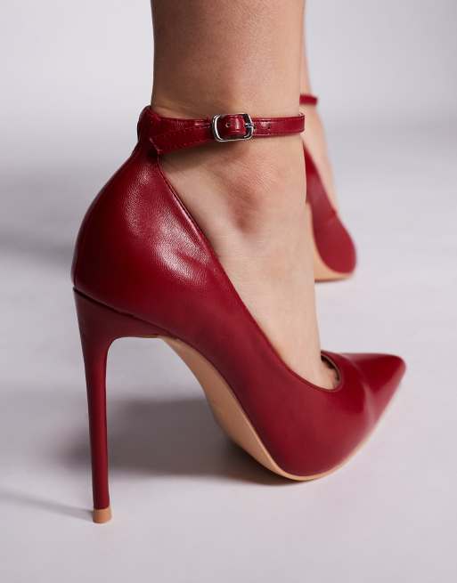 Public Desire – Chantilly – Pumps in Rot mit hohem Absatz und Knöchelriemen, 3 von 4