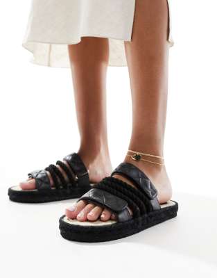 Public Desire - Coral - Sandalen in Schwarz mit flacher Plateausohle und Seilriemen