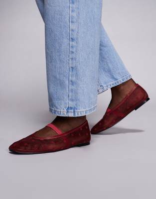  Cove hearts ballet flats in burgundy mesh