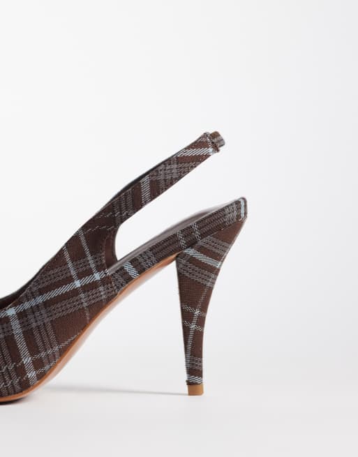 Public Desire – Eclipse – Brunrutiga klacksandaler med hälrem, 4 av 4