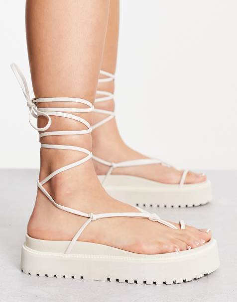 Public Desire – Elevate – Genomskinliga och beige klacksandaler med rosett - view 1