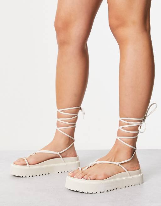 Public Desire – Elevate – Genomskinliga och beige klacksandaler med rosett, 3 av 4