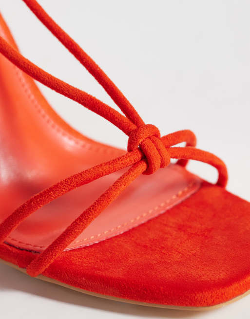 Public Desire - Elira - Sandali rossi con tacco largo allacciati sulla gamba, 3 di 4