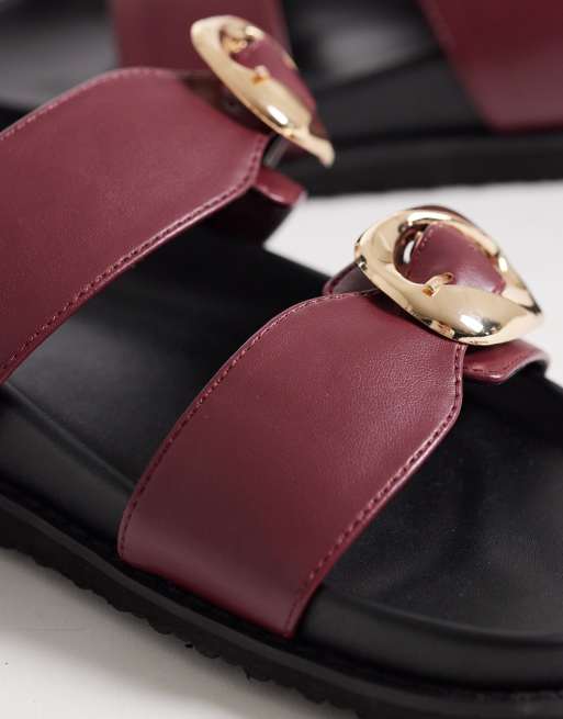 Public Desire – Emery – Vinröda, platta sandaler med dubbla spännen, 3 av 4
