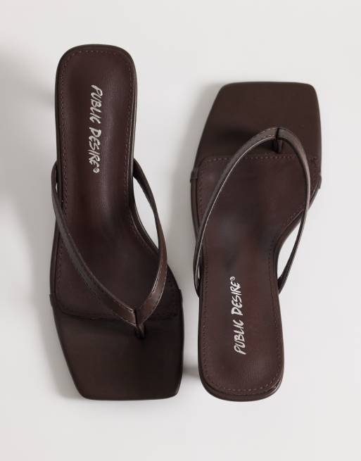 Public Desire - Everlast - Chokoladebrune sandaler med tårem og kitten-hæl, 2 af 4