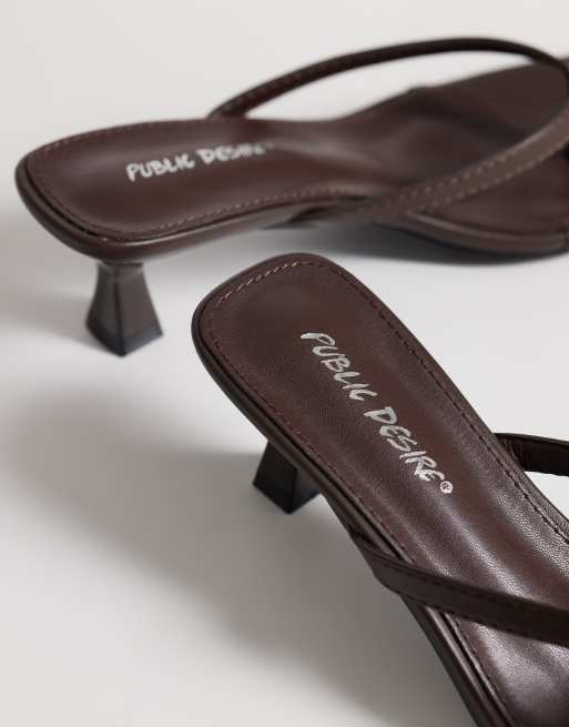 Public Desire - Everlast - Chokoladebrune sandaler med tårem og kitten-hæl, 3 af 4