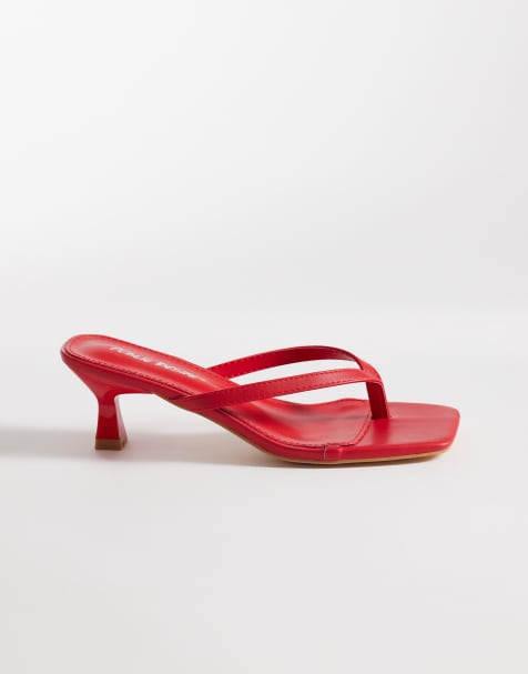 Public Desire – Everlast – Zehenstegsandalen in Rot mit Kitten-Absatz - view 1