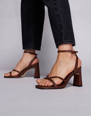 Public Desire - Everleigh - Braune Sandalen mit Blockabsatz-Brown