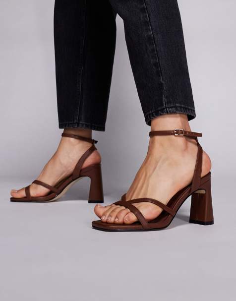 Public Desire – Everleigh – Bruna klacksandaler med blockklackar - view 1