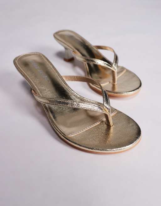 Public Desire Evermore cracked pu thong low flared heels in gold, 3 of 4
