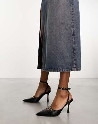 Public Desire - Exklusive Schuhe in Schwarz mit Fersenriemchen und goldfarbenem Metalldetail