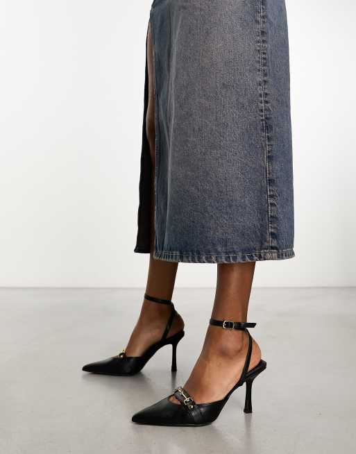 Public Desire – Exklusive Schuhe in Schwarz mit Fersenriemchen und goldfarbenem Metalldetail