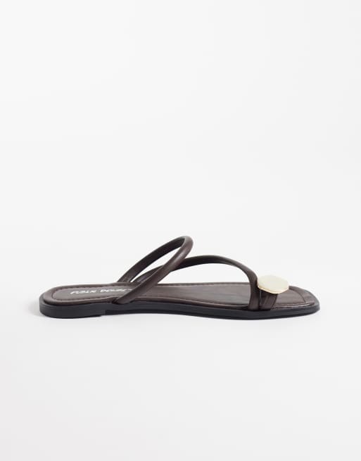 Public Desire Farron flache Sandalen mit Steinapplikation in Schokobraun, 2 von 4