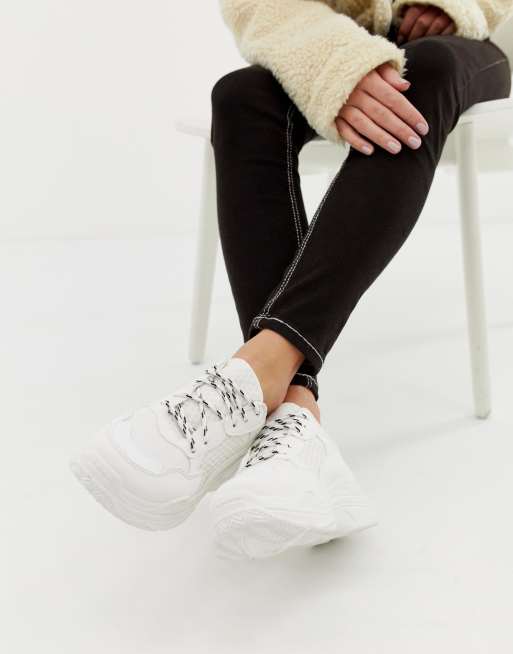Public Desire – Fiyah – Vita sneakers med grov sula, 2 av 4