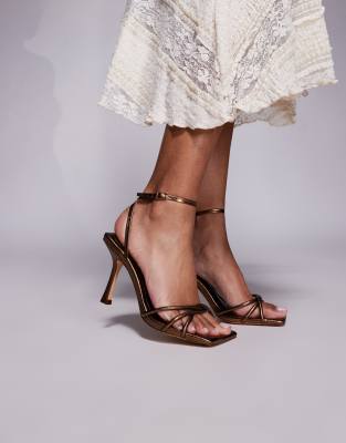  Fizzy low heeled sandals in bronze