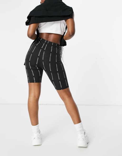 Public Desire – Flerfärgade, åtsmitande shorts, 2 av 4