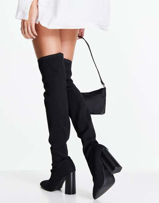 Public Desire – Focus – Svarta, stickade, lårhöga boots med blockklackar, 2 av 4