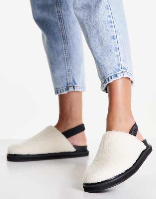 Public Desire – Fortune – Gräddvita tofflor med teddy
