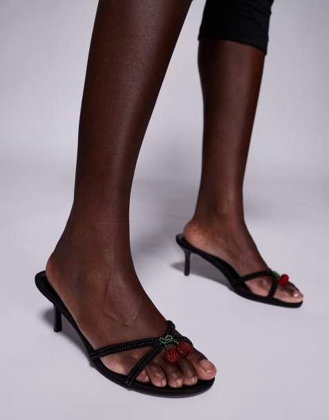 Public Desire - Fructose - Instapsandalen met kitten hak in zwart - view 1