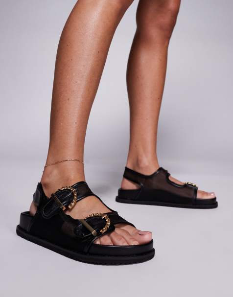 Public Desire - Fuda - Platte sandalen met versierde gespen in zwart mesh - view 1
