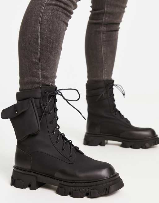 Public Desire – Gable – Svarta boots med snörning och avtagbar ficka