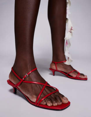 Public Desire - Glint - Minimalistische Riemchen-Sandalen in Burgunderrot