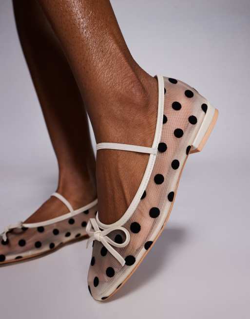 Public Desire – Glow – Ballerinas aus Netzstoff in Schwarz und Weiß mit Polka Dots, 2 von 4