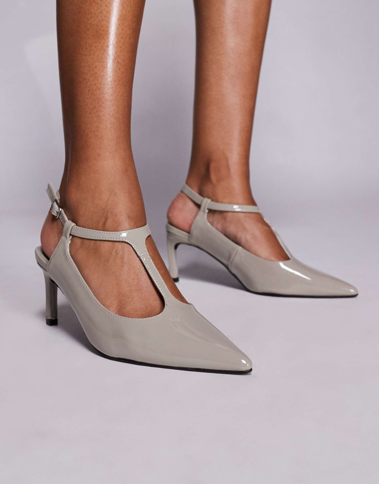 Туфли на высоком каблуке Public Desire Grace серого цвета из лакированной кожи