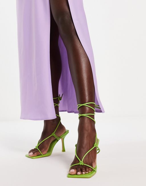 Public Desire - Harriet - Sandalen met hak en strikbandjes om de enkel in limoengroen