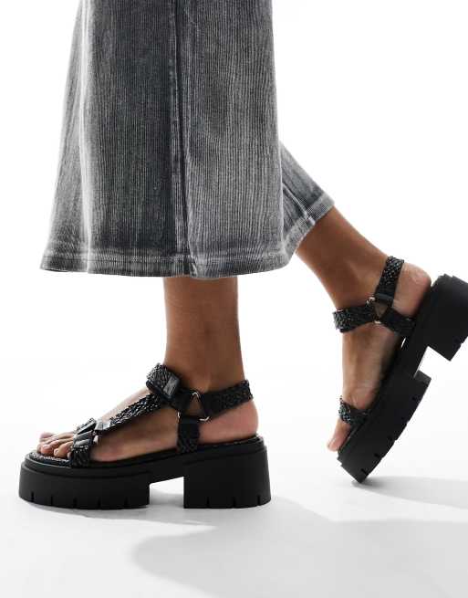 Public Desire - Hazard - Sandalen met raffia en dikke zool in zwart