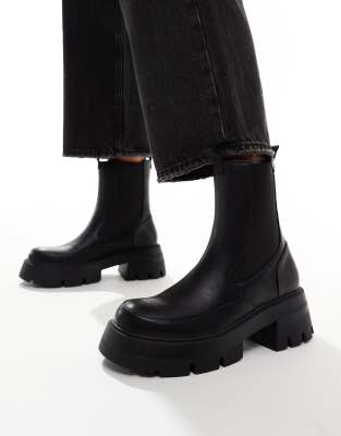 Public Desire - Impulsive - Chelsea-Stiefel in Schwarz mit klobiger Sohle