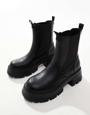  Impulsive chunky sole chelsea boots  