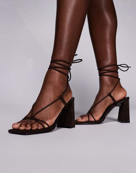 Public Desire - Karia - Sandalen met blokhak en strikbandjes in bruin imitatiesuède - view 1