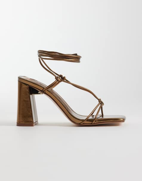 Public Desire – Karia – Sandaletten in Bronze mit Blockabsatz und Schnürung am Bein - view 1