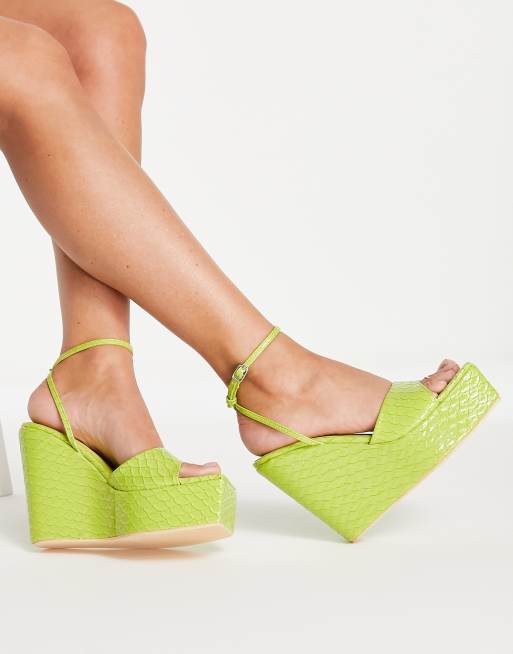Public Desire - Kempton - Sandali con zeppa color lime pitonato, 3 di 4