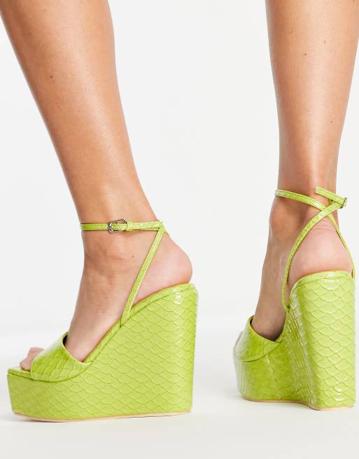 Public Desire - Kempton - Sandali con zeppa color lime pitonato, 4 di 4