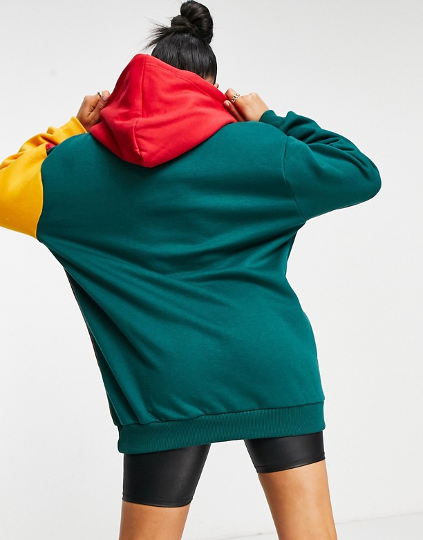 Public Desire – Kolorowa sukienka dresowa oversize z kapturem i kontrastowym motywem Wielokolorowy 2021 Rabat 