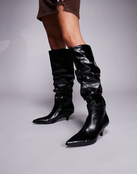 Public Desire – La Dolce Vita – Svarta, knähöga boots med taxklackar och rynkad design - view 1