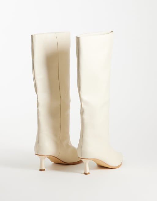 Public Desire Lola kitten heel knähöga boots i krämfärgad PU, 4 av 4