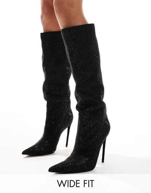 Public Desire – Lothario – Wide Fit – Kniehohe, spitze Stiletto-Stiefel in Schwarz mit Strassverzierung und Stiletto-Absatz, weite Passform