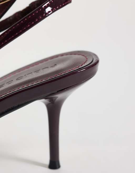 Public Desire Louis escarpins slingback à talon en vernis bordeaux, 3 de 4