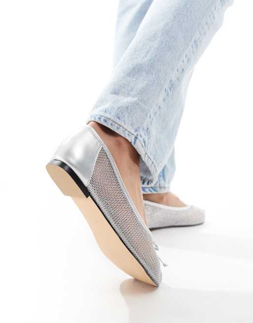 Public Desire - Lula - Ballerines plates avec nœud et bride en maille filet - Argenté , 2 de 4