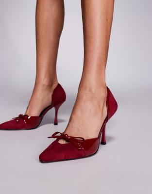 Public Desire – Makenna – Vinröda pumps med spetsig tå, utskurna detaljer och rosett - view 1