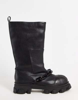 Public Desire Man lincoln chain rain boots in black - ASOS Price Checker