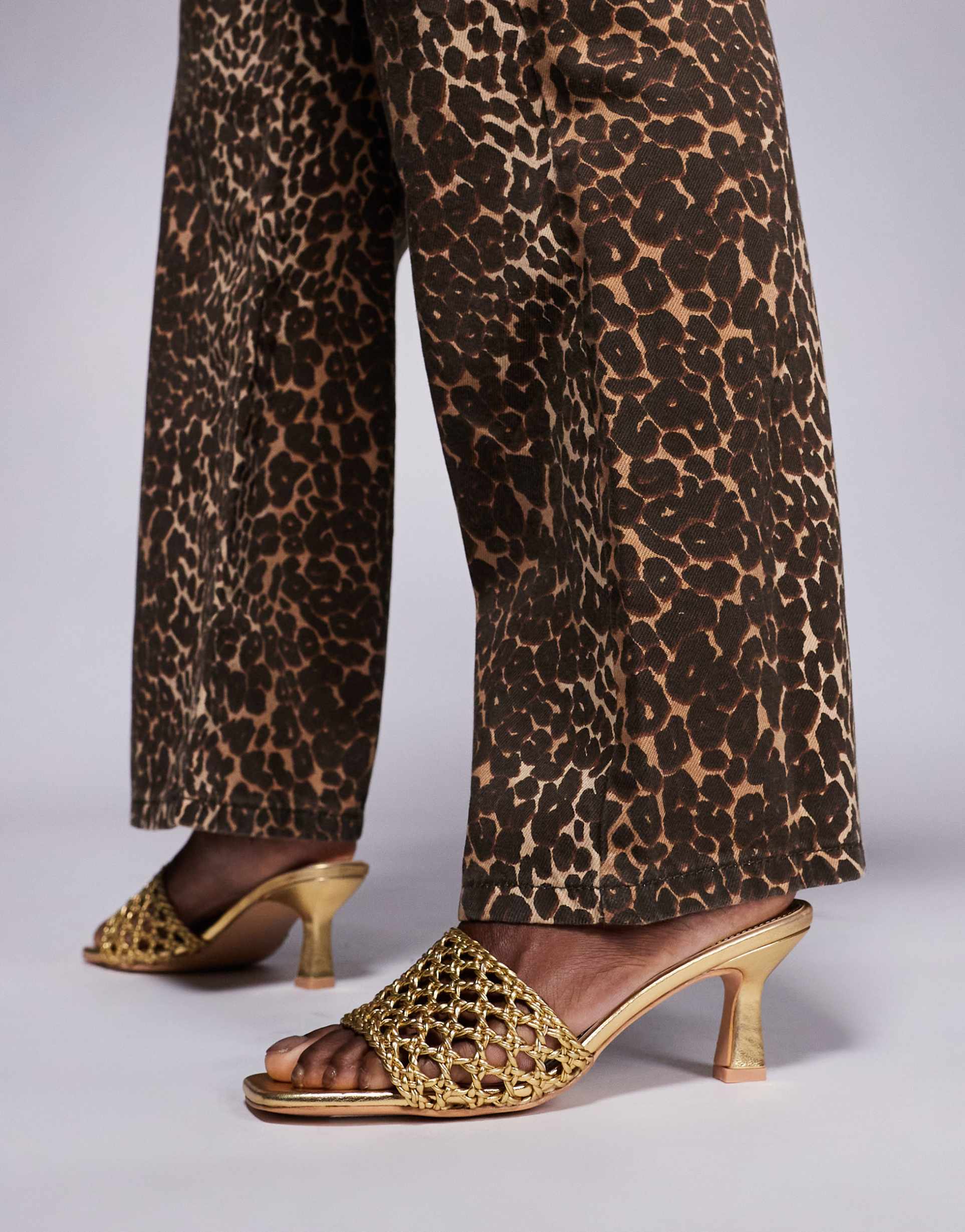 public desire maribelle woven kitten heel mule sandals in gold