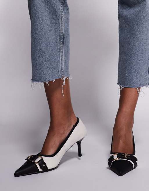 Public Desire - Mera - Pumps met kitten hakken en gesp in crème